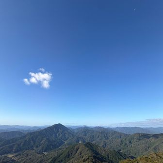 赤石ヶ岳山頂からの景色。
眺望も抜群です😆