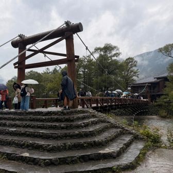 河童橋は天気関係なく混むよう