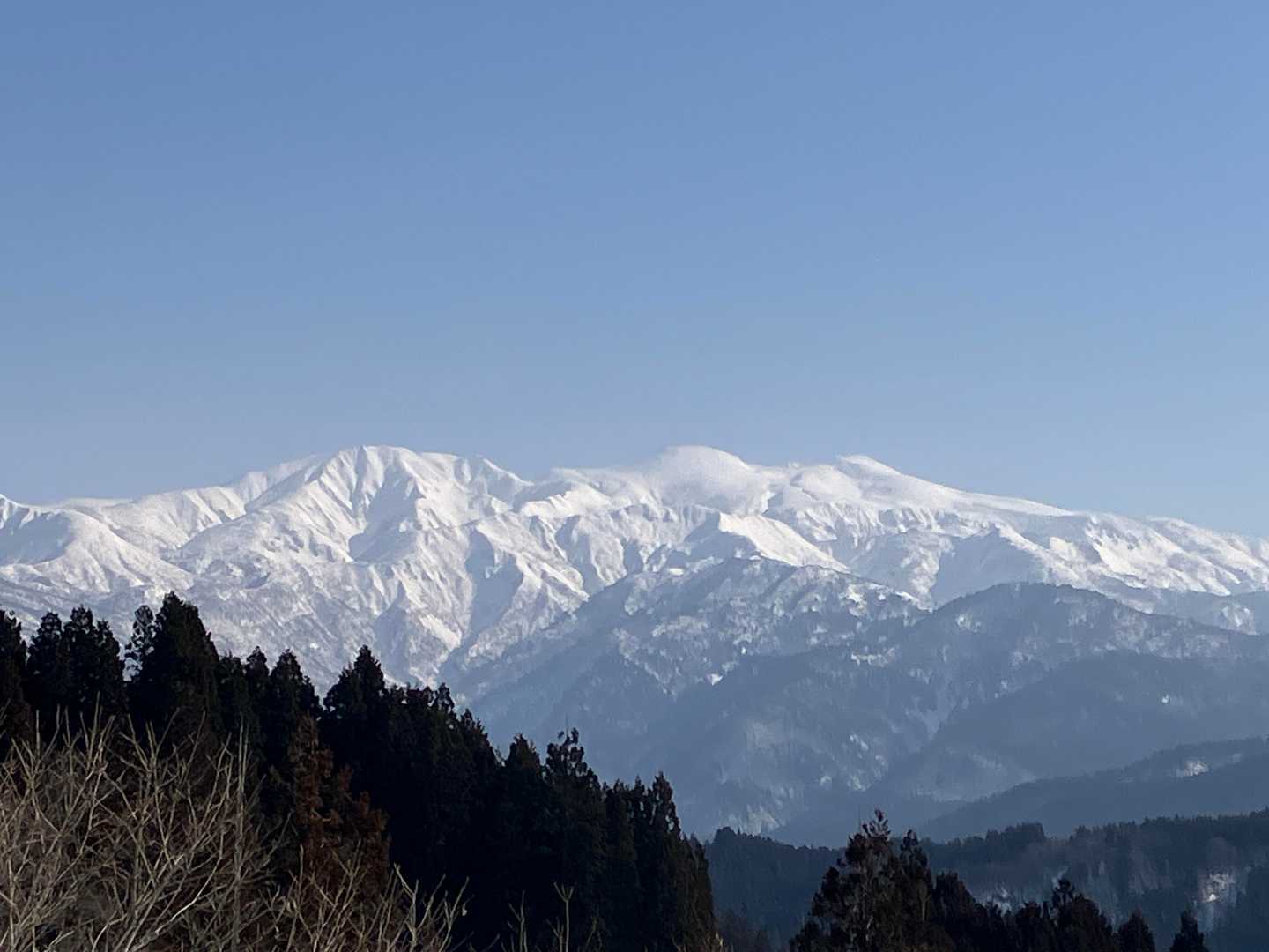 予想外の白山どーん！
若干大汝？辺りが雲か雪煙