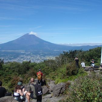 金時山頂上から富士山
