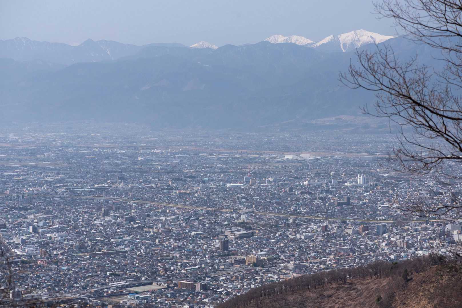 後ろに見える雪山は荒川岳、悪沢岳らしい。