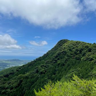 材木岳から冠岳（西岳）がみえるヨ‼️😃