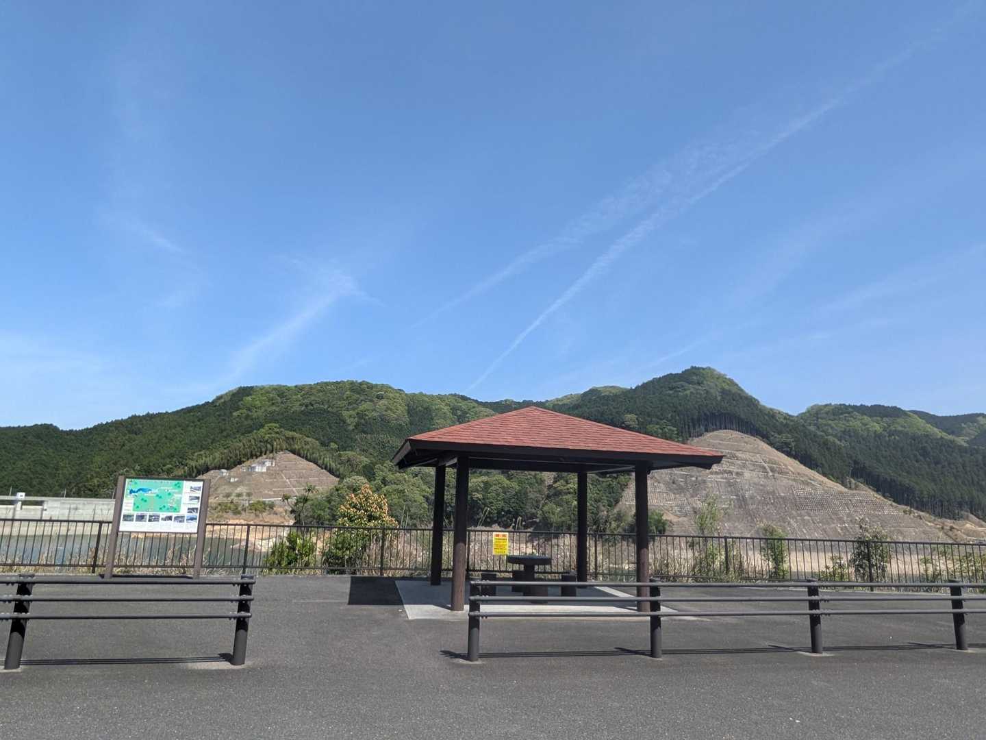 伊良原ダム駐車場　　