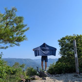 山頂にモモンガいた🪽