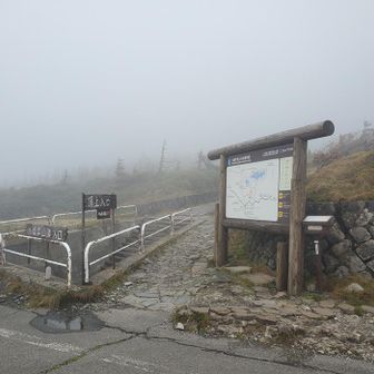 頂上入口
八幡平頂上レストハウスの目前に頂上入口があります。