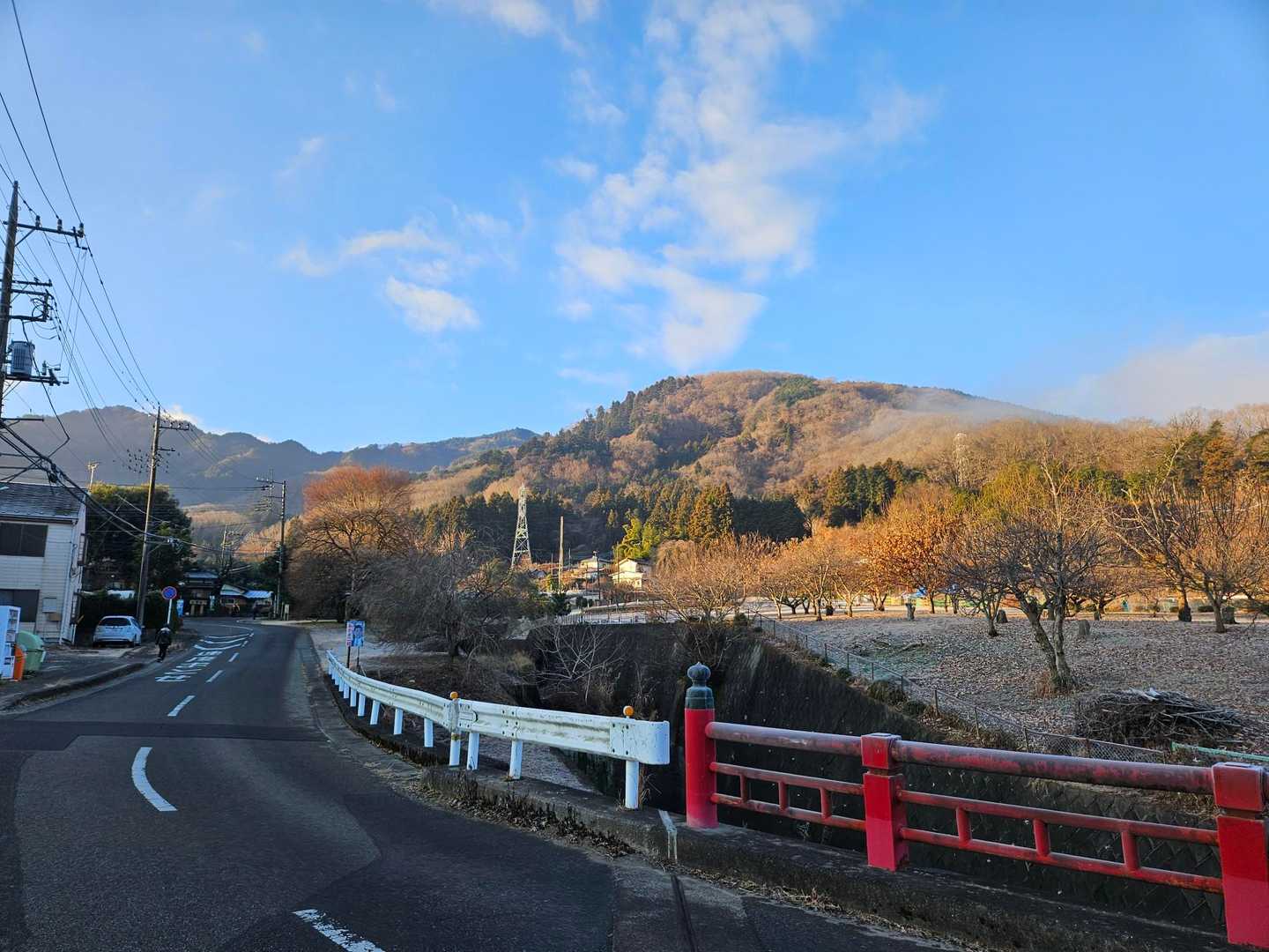 最初は道路歩き