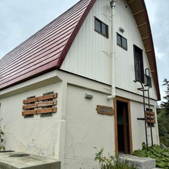 小屋の中はカビだらけで…💧