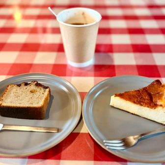 悩んだ末、ケーキにしました🧁
チーズケーキ&バナナケーキ
(バナナケーキ、温かかった)