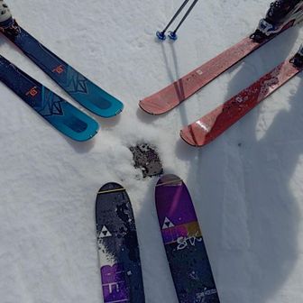 大松倉山頂の標柱発掘