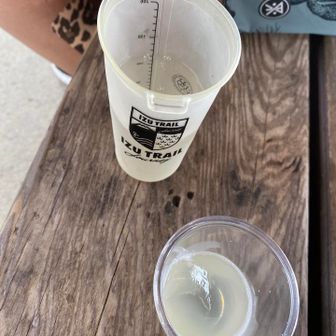 日本酒もってきてくれた！でも量がおかしい！笑