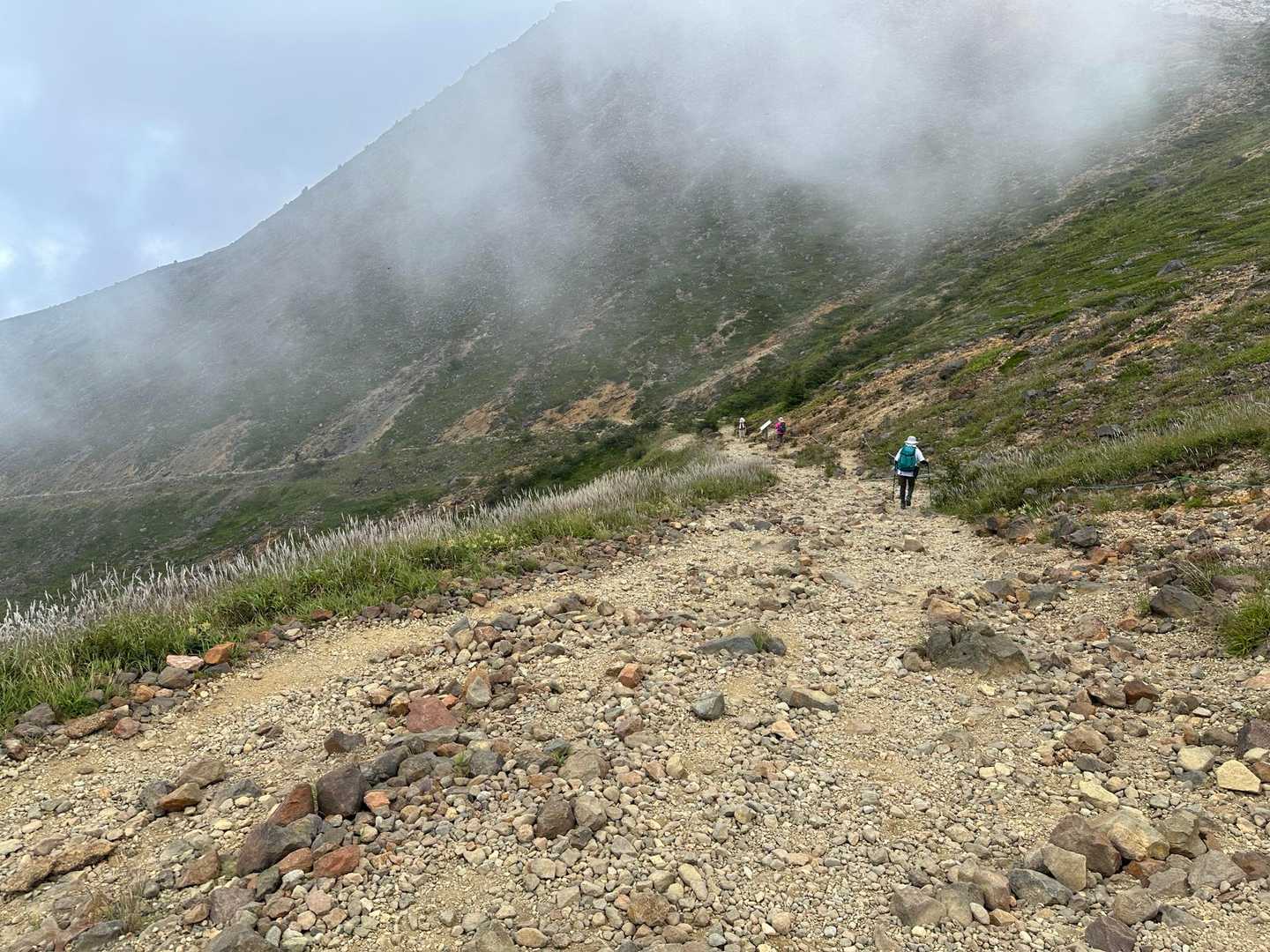 那須の雄大な山並みを一望、なだらかな緑の絨毯をのんびり進む雲上の旅の写真