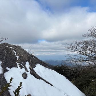 唐人の舞に到着　岩の向こうでご飯にしよう！