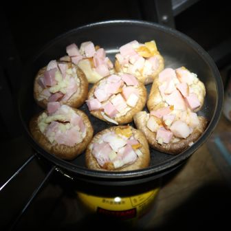 はむさんが椎茸のアヒージョを作ってます🤩