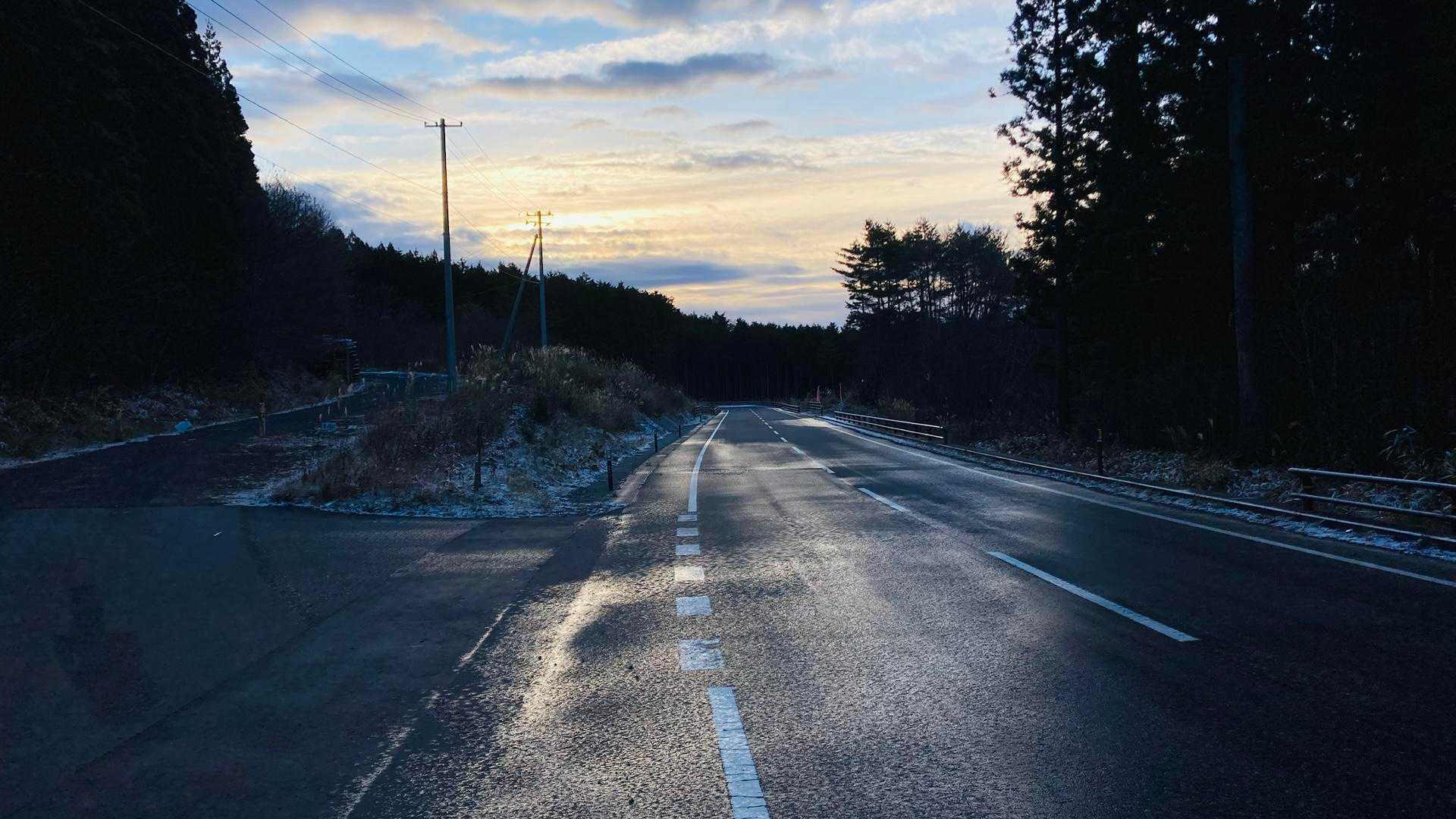 路面ツルツルしてます