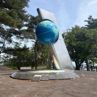 北緯40°のモニュメント