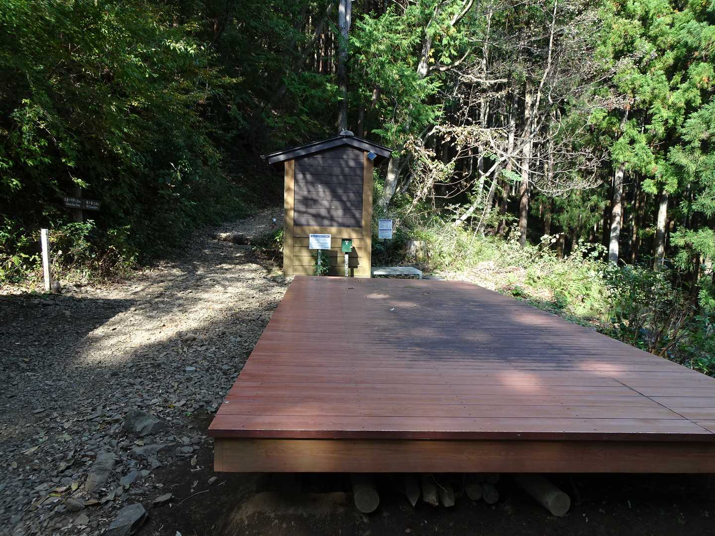 ここにもお手洗い。
最後は舗装路を歩いて