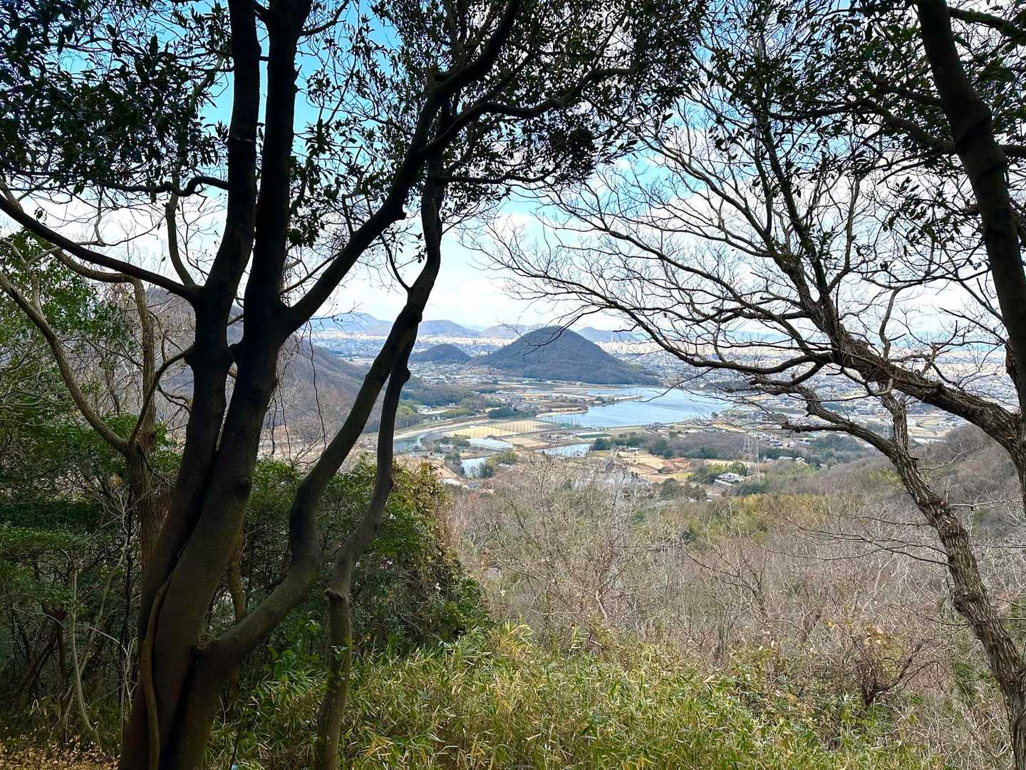 日山、雨山が見えます。
