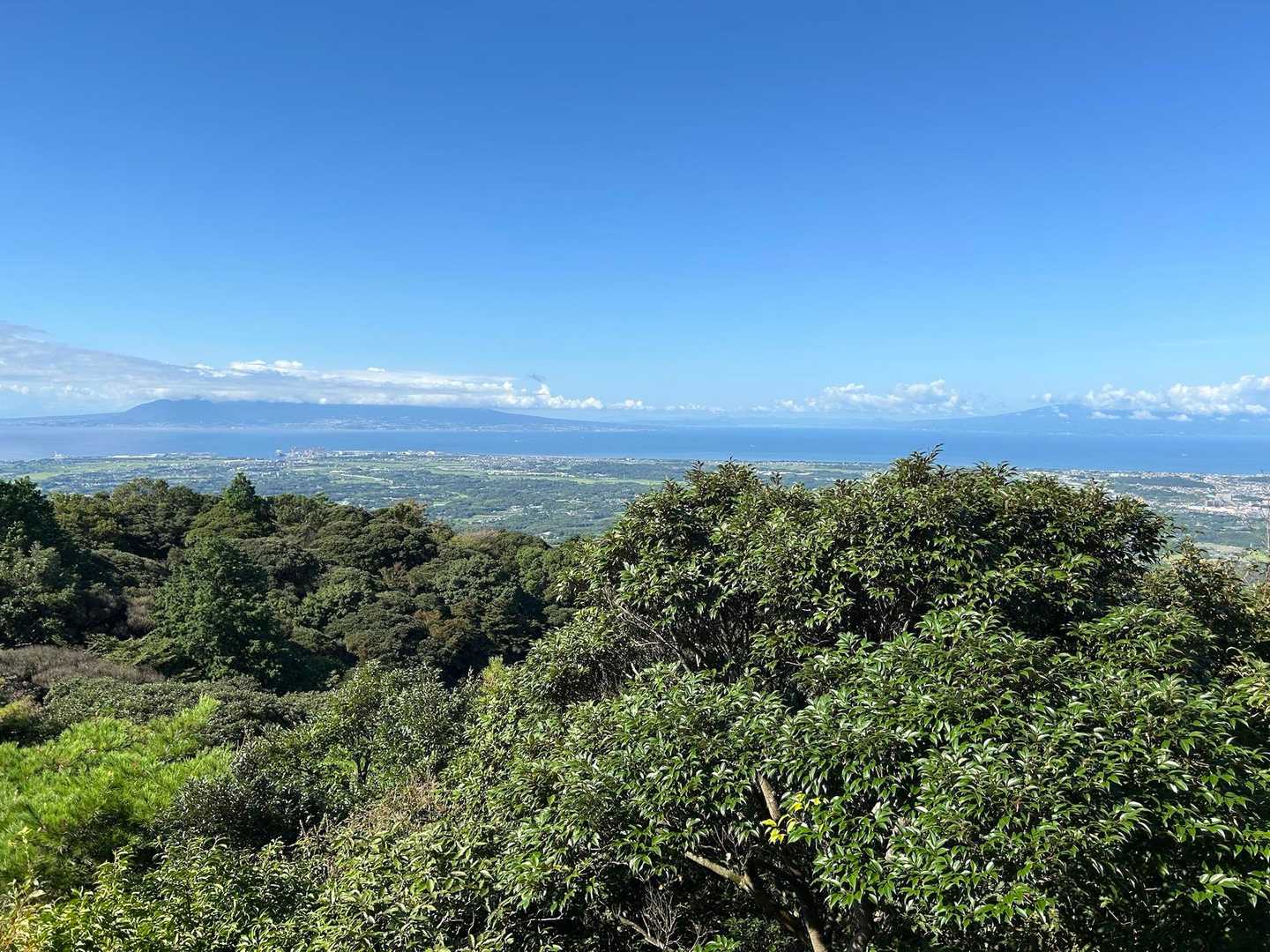左は雲仙・普賢岳、右は多良岳
