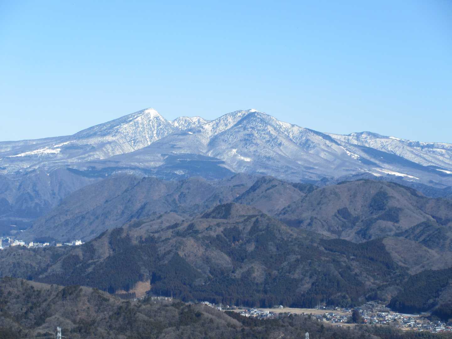 🐔鶏岳から🐔鶏が飛び立った先とされる（高原山）鶏頂山方面