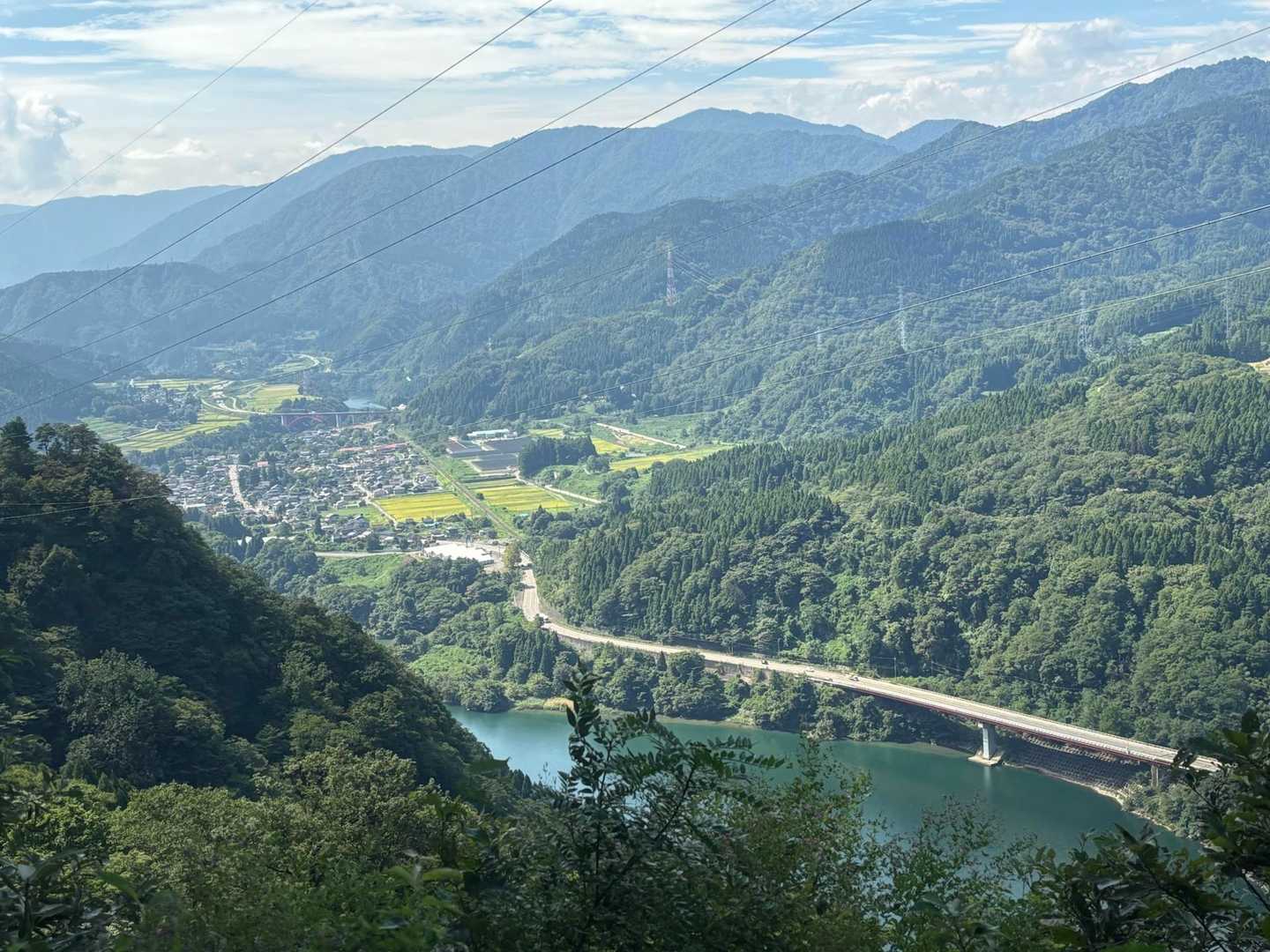 川横は国道41号線、先日もここ通って安峰山行ったね