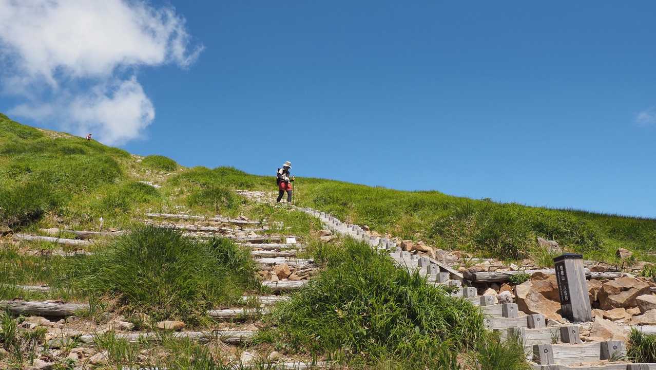 巻機山、夏空の夫婦登山 の写真 39