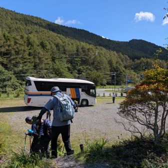 守屋山杖突峠の駐車場🅿️まで戻って来ました😆お疲れ山でした✨️＼(^o^)／✊️