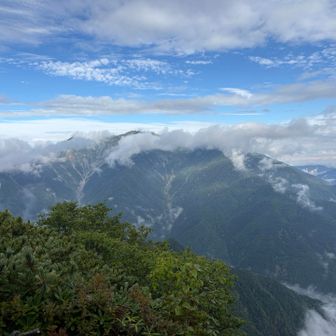 仙丈ケ岳は雲が掛かったまま👆