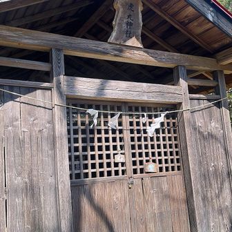 山頂ごとに神社があります。