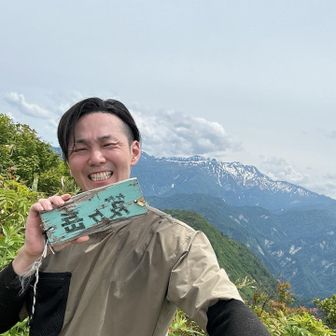 やったぜ!!笈ヶ岳登頂⛰️
でも何か顔が辛そう…てか辛かった💦