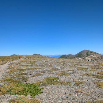 右に見える山が北鎮岳で、北海道で2番目に高い山。