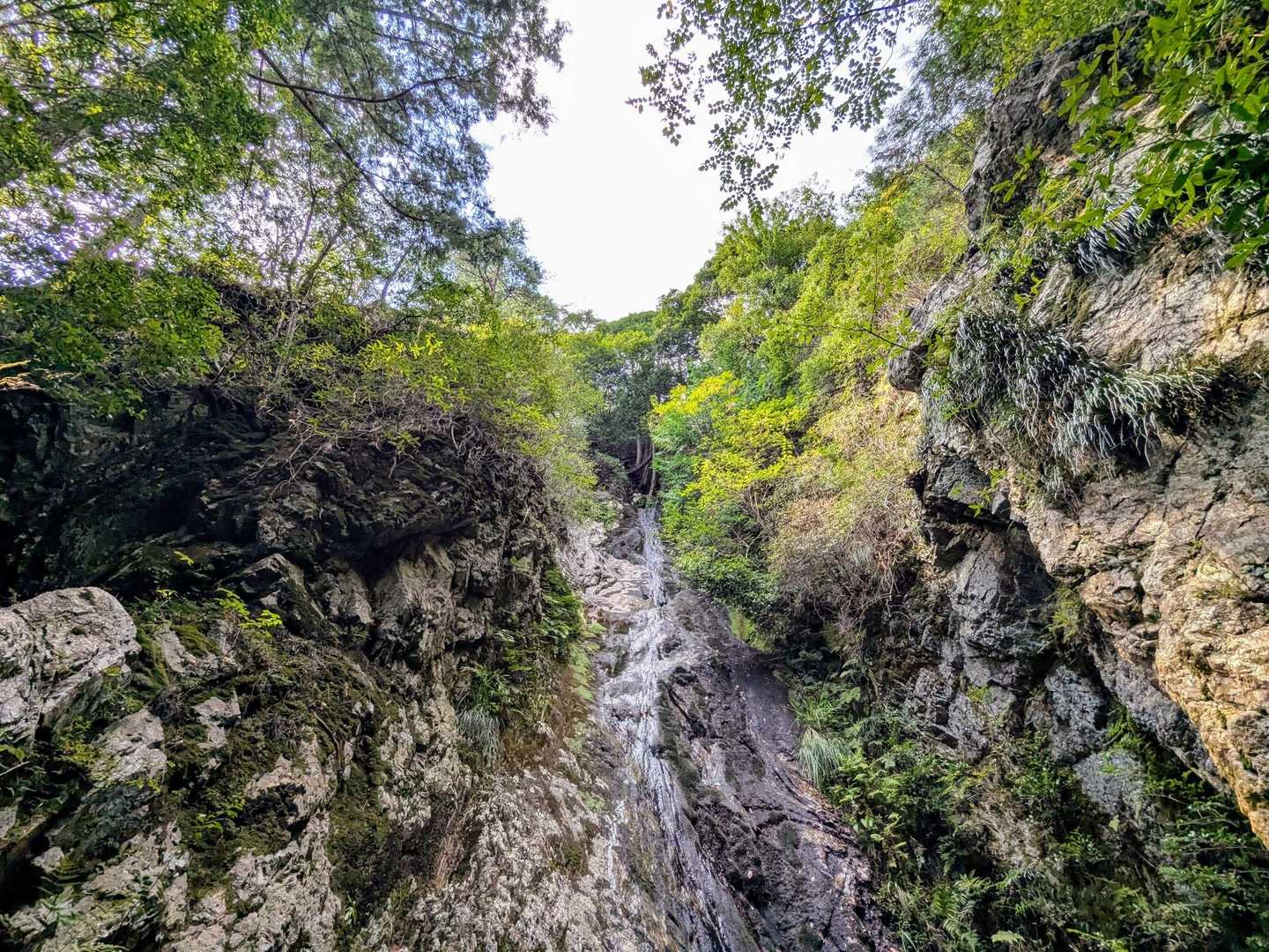 大きな滝が幾つもあるのだが全然水量が無い🙄残念