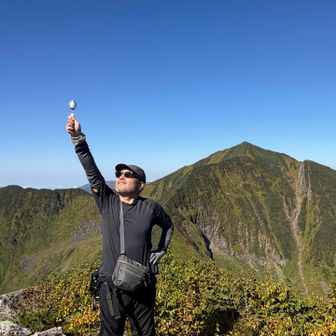 ピラミッド峰に、何故かスプーンが置いてあったのでポーズはこれでしょ。分かるかな〜。