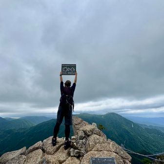 近所の方と合流📷
山頂でのんびりする積もりてきたが寒いのですぐに下山することに😊