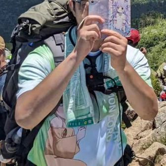 アニメTシャツおじさん