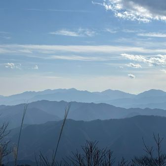 丹沢山系　
右奥から、大室山、檜洞丸、蛭ヶ岳、不動峰、
丹沢山、丹沢三峰、大山