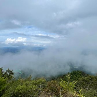 雲の真ん中が抜けててどこかにワープ出来そう