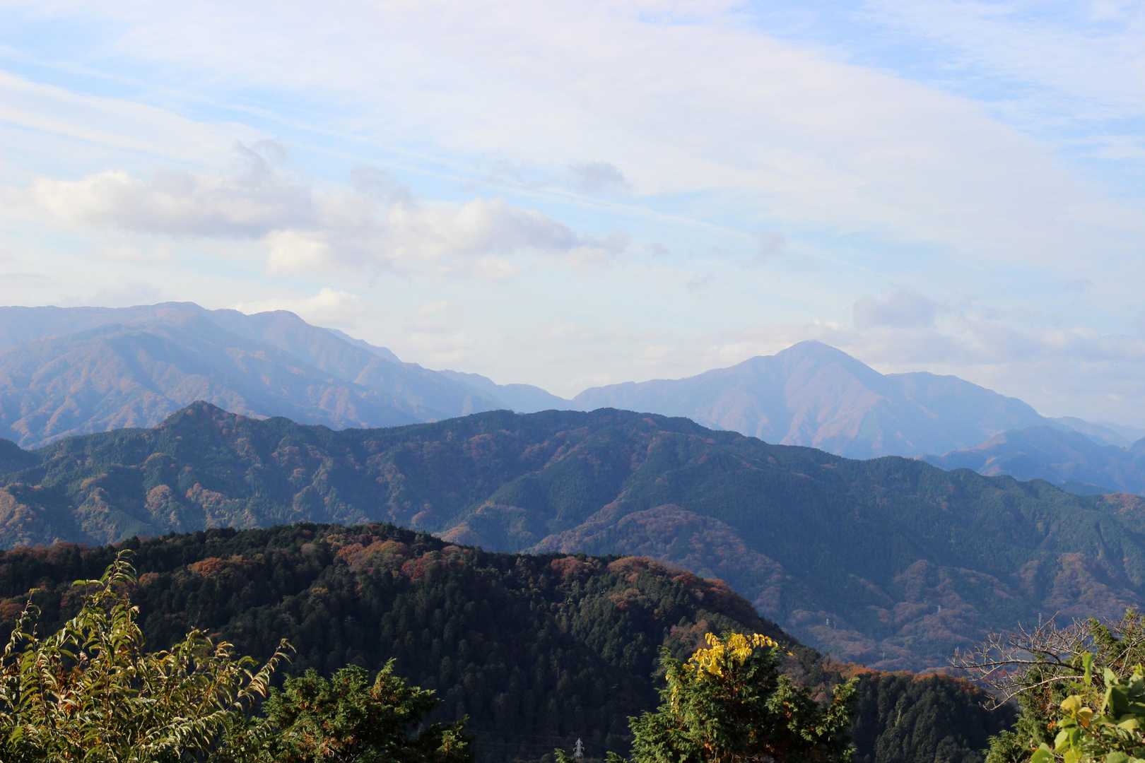 残念・・・富士山見えません。中央線からは見えたのに！大室山が見えたから良しとします。