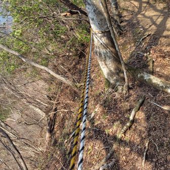 唯一の危険個所。左がほぼ垂直の崖です