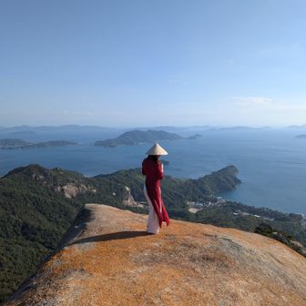 ふぐり岩へ行く前に　また大きな岩で　📸パシャリ