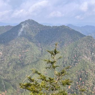 七種薬師峯から七種山の展望