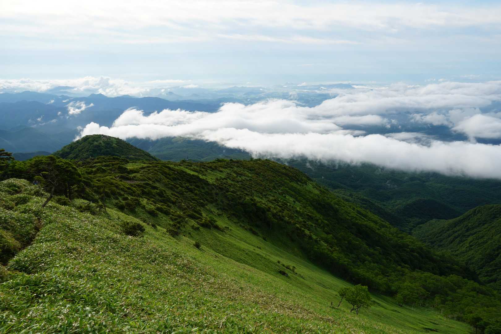赤薙山往復 | 天空の回廊を越えて、雄大な日光連山を望む絶景稜線ルートの写真