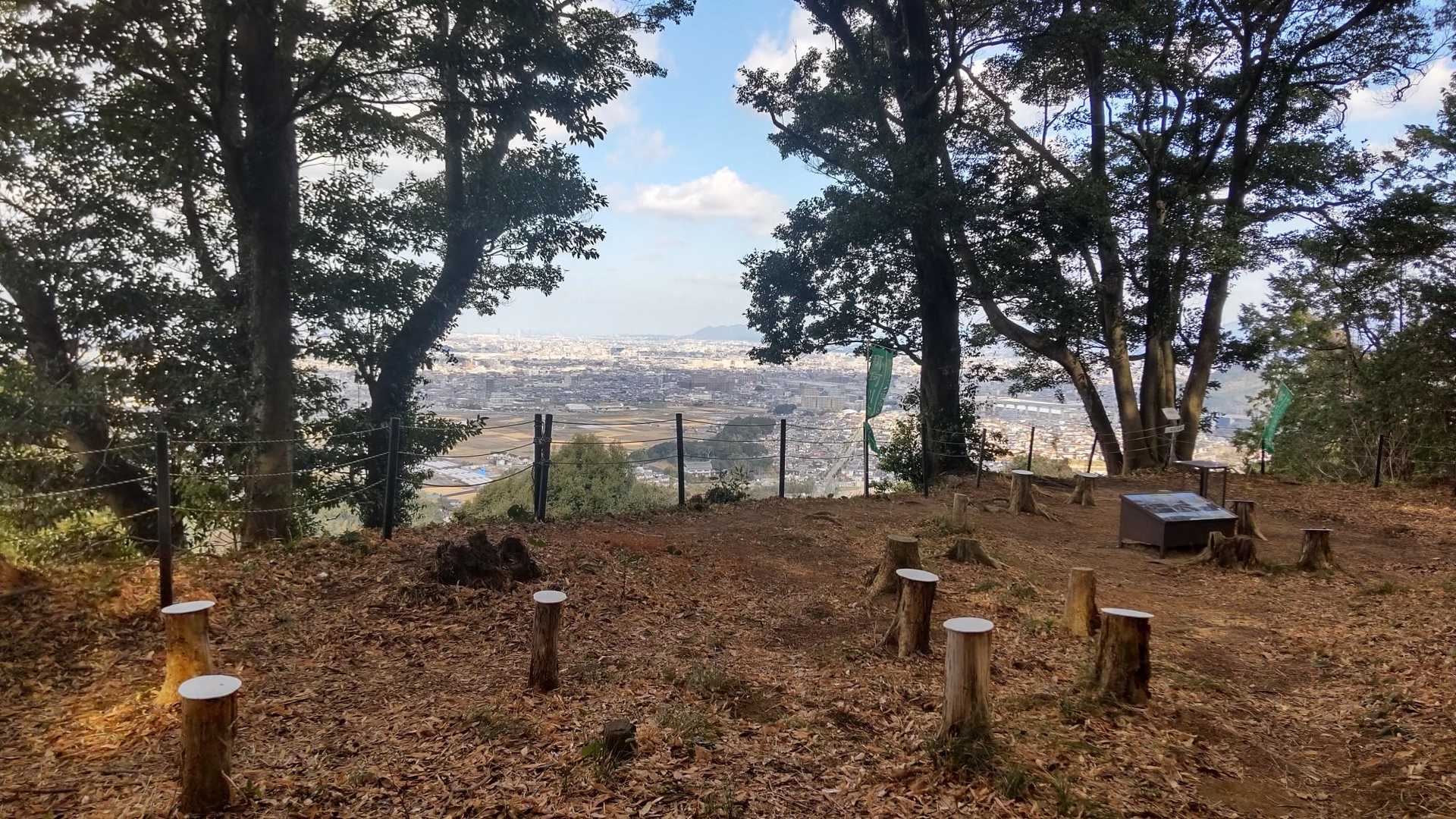 山頂から少し下って…