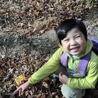 登山口そばに気付かなかった黄色マーク発見！こんなのところにもあったんだ。