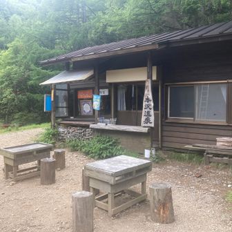 本沢温泉（外湯）にかなり入りたくてここまで歩いてきた。でも帰りの電車の本数が少なく、先を急ぎたい気持ちが勝り涙のスキップ。