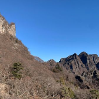 堀切から相馬岳方面
ここからだと火事の影響は見えず