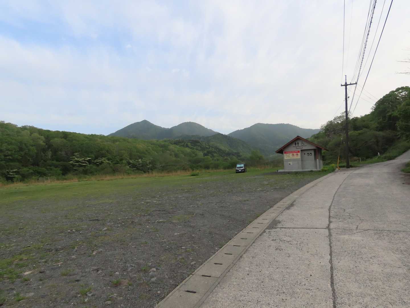 上蒜山登山口の駐車場で車周泊🅿
夜中の気温は一桁で涼しかったです😄
