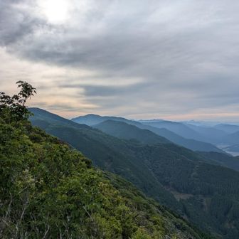 馬見山への稜線