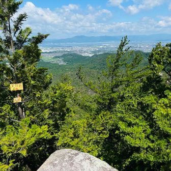 強風のせいか、無人の天狗岩