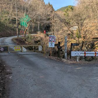 こっちで登りたかったのに通行止め、残念