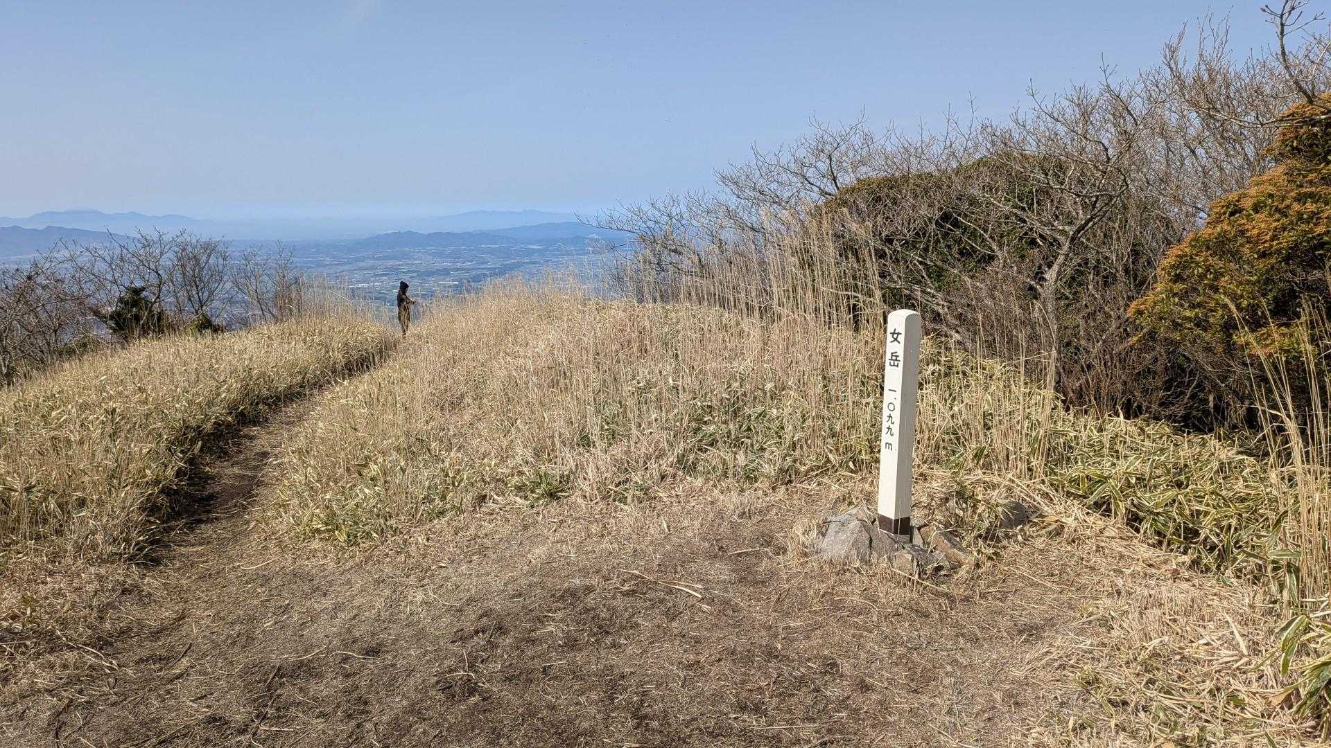 女岳山頂です